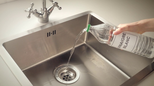 Video Reference: Kitchen sink, Tap, Plumbing fixture, Sink, Product, Countertop, Household hardware, Plumbing, Kitchen, Gas