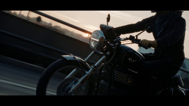 Video Reference: Tire, Wheel, Fuel tank, Automotive tire, Automotive lighting, Motorcycle, Vehicle, Automotive design, Motor vehicle, Headlamp