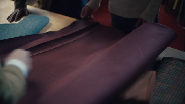 Video Reference: Sleeve, Purple, Comfort, Wood, Tints and shades, Wrist, Magenta, Human leg, Automotive design, Linens