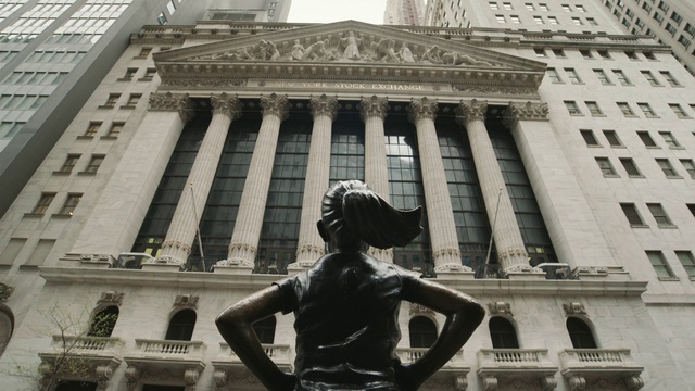 Video Reference: Building, Window, White, Sculpture, Statue, Style, Art, Facade, City, Landmark