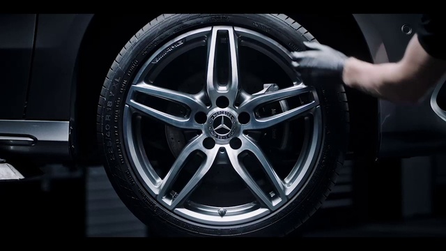 Video Reference: Tire, Wheel, Vehicle, Automotive tire, Hood, Automotive lighting, Tread, Automotive design, Car, Hubcap
