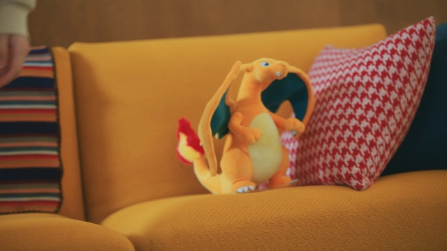 Video Reference: Comfort, Toy, Thigh, Flooring, Nail, Thumb, Human leg, Stuffed toy, Couch, Linens