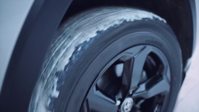 Video Reference: Tire, Wheel, Vehicle, Car, Automotive lighting, Automotive tire, Synthetic rubber, Automotive design, Tread, Hubcap