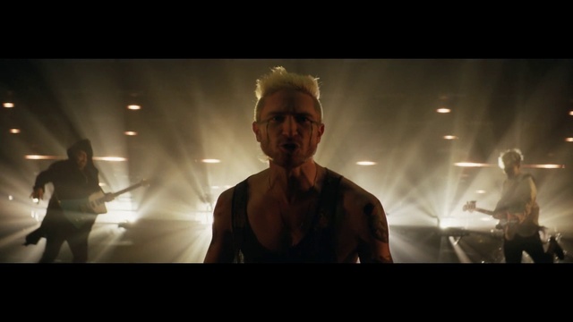 Video Reference: Flash photography, Entertainment, Music artist, Performing arts, Facial hair, Fun, Event, Darkness, Musician, Midnight