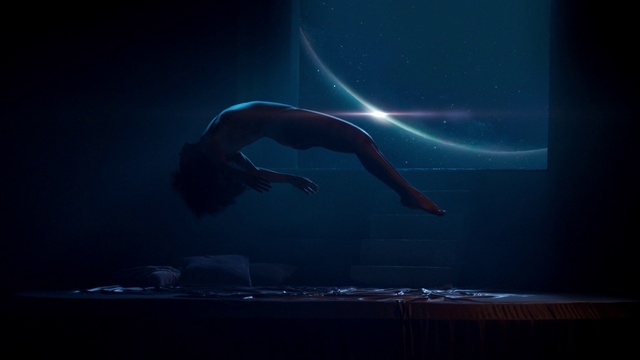 Video Reference: Atmosphere, Water, Sky, Human body, Flash photography, Entertainment, Performing arts, Underwater, Art, Cloud