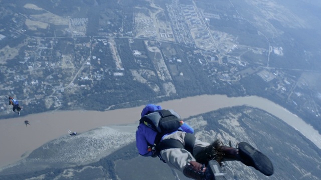 Video Reference: Mountain, Snow, Cloud, Slope, Sky, Outdoor recreation, Paragliding, Glacial landform, Terrain, Ice cap