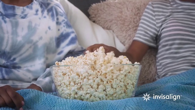 Video Reference: Popcorn, Staple food, Cuisine, T-shirt, Dish, Kettle corn, Electric blue, Ingredient, Natural material, Vegetable