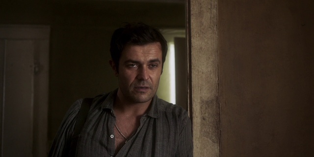 Video Reference: Forehead, Cheek, Jaw, Flash photography, Beard, Facial hair, Darkness, Chest, Jewellery, Event