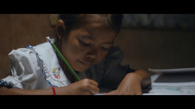 Video Reference: Hand, Flash photography, Elbow, Fun, Hearing, Toddler, Jewellery, Child, T-shirt, Happy