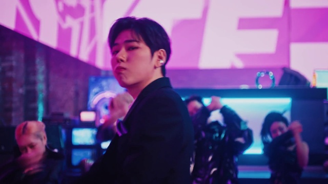 Video Reference: Purple, Entertainment, Music artist, Music, Performing arts, Violet, Stage, Fun, Magenta, Technology