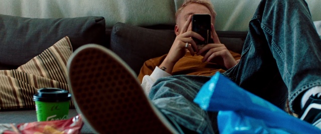 Video Reference: Hand, Arm, Leg, Comfort, Finger, Thigh, Eyewear, Leisure, Wood, Human leg