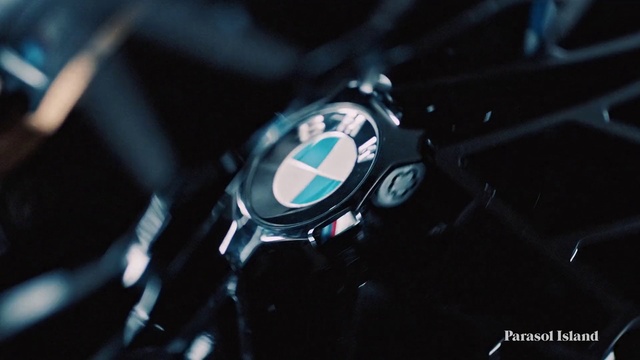 Video Reference: Automotive lighting, Automotive tire, Motor vehicle, Automotive design, Alloy wheel, Vehicle, Personal luxury car, Rim, Automotive exterior, Wheel