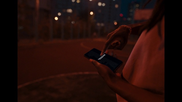 Video Reference: Communication Device, Automotive lighting, Mobile phone, Midnight, Audio equipment, Wrist, Darkness, Eyewear, Gadget, Games