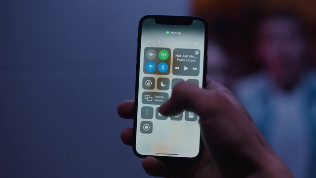 Video Reference: Mobile phone, Telephony, Communication Device, Gesture, Gadget, Portable communications device, Finger, Mobile device, Telephone, Everyday carry