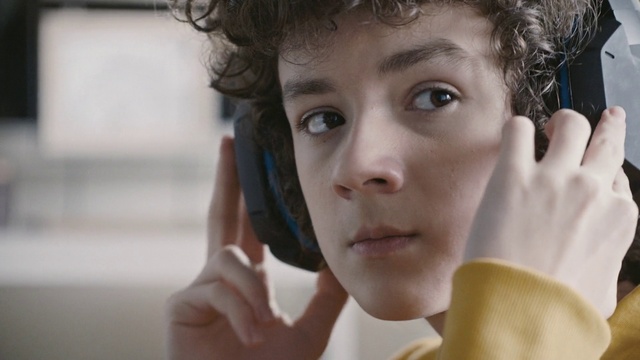 Video Reference: Forehead, Hair, Face, Nose, Skin, Head, Lip, Chin, Hand, Eyebrow