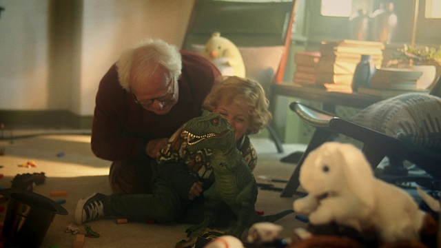 Video Reference: Mouth, Comfort, Toy, Sneakers, Fun, Friendship, Event, Companion dog, Lap, Sitting