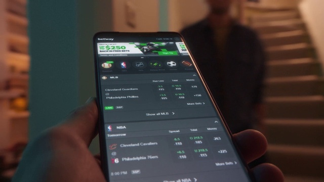 Video Reference: Hand, Mobile phone, Telephony, Communication Device, Mobile device, Portable communications device, Gadget, Finger, Clock, Smartphone