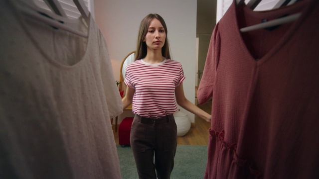 Video Reference: Joint, Shoulder, Purple, Fashion, Textile, Sleeve, Waist, Pink, Fashion design, Magenta