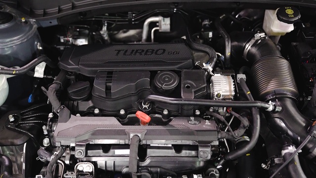 Video Reference: Car, Motor vehicle, Automotive design, Vehicle, Personal luxury car, Auto part, Automotive fuel system, Automotive exterior, Automotive super charger part, Metal