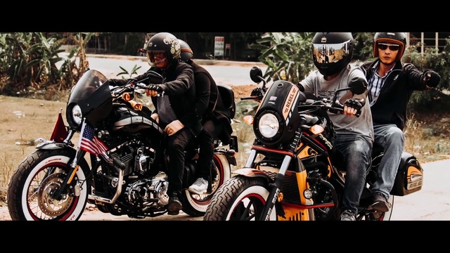 Video Reference: Tire, Wheel, Vehicle, Fuel tank, Helmet, Automotive tire, Motor vehicle, Automotive lighting, Automotive design, Motorcycle helmet