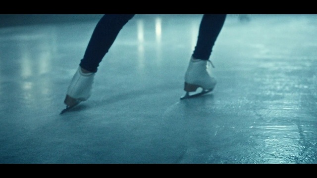 Video Reference: Shoe, Leg, Blue, Azure, Flooring, Entertainment, Knee, Electric blue, Human leg, Foot