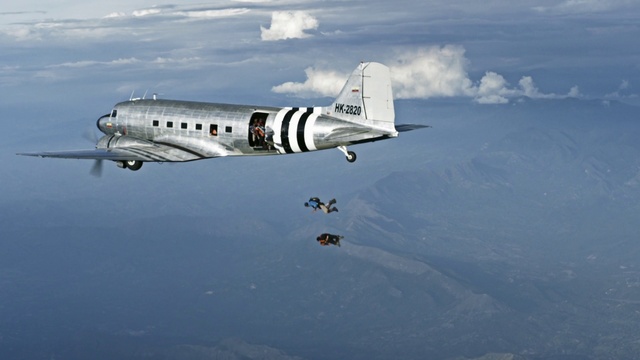 Video Reference: Sky, Cloud, Vehicle, Aircraft, Automotive tire, Airplane, Propeller, Propeller, Aerospace manufacturer, Aviation