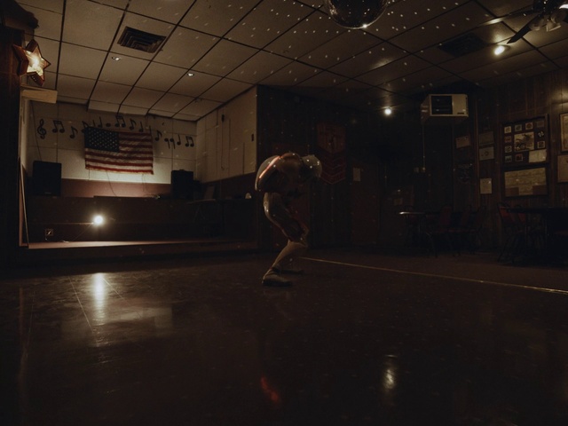 Video Reference: Flash photography, Grey, Entertainment, Floor, Flooring, Hall, Field house, Performing arts, Event, Darkness