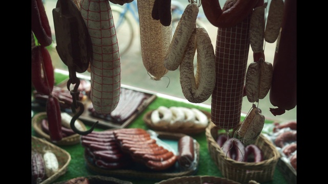 Video Reference: Plant, Automotive tire, Tire, Organism, Terrestrial plant, Food, Synthetic rubber, Wheel, Auto part, Metal