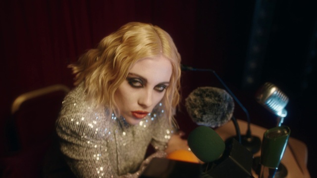 Video Reference: Lip, Microphone, Eyelash, Lipstick, Makeover, Barbie, Public address system, Wig, Toy, Eye shadow
