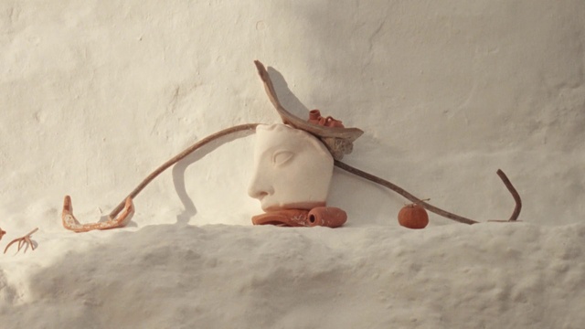 Video Reference: Snow, Twig, Wood, Headgear, Art, Creative arts, Rose, Natural material, Freezing, Fashion accessory
