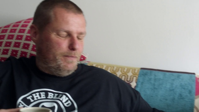 Video Reference: Forehead, Nose, Cheek, Chin, Mouth, Beard, Jaw, Sleeve, Ear, Gesture