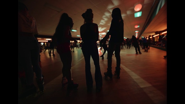 Video Reference: Flash photography, Gesture, Midnight, Entertainment, Fun, Thigh, Event, City, Darkness, Backlighting