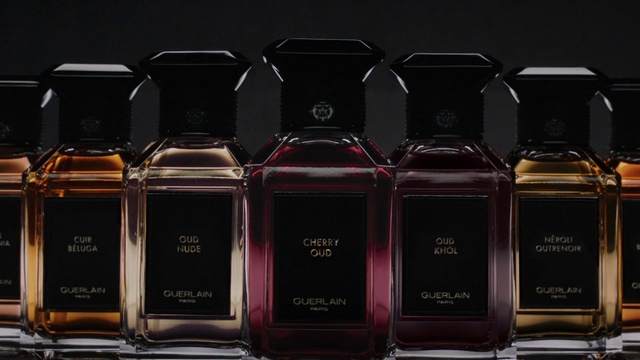 Video Reference: Brown, Liquid, Eye, Cosmetics, Fluid, Plant, Personal care, Solution, Tints and shades, Glass bottle