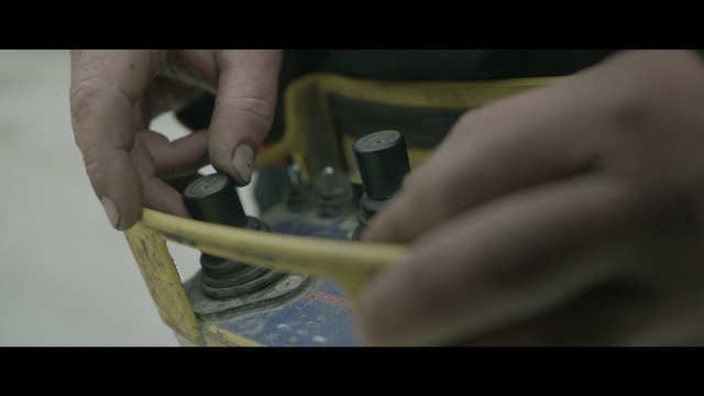 Video Reference: Hand, Automotive tire, Window, Gesture, Hood, Finger, Thumb, Nail, Automotive mirror, Elbow