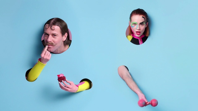 Video Reference: Footwear, Head, Shoe, Facial expression, Human body, Happy, Gesture, Finger, Fun, Thumb