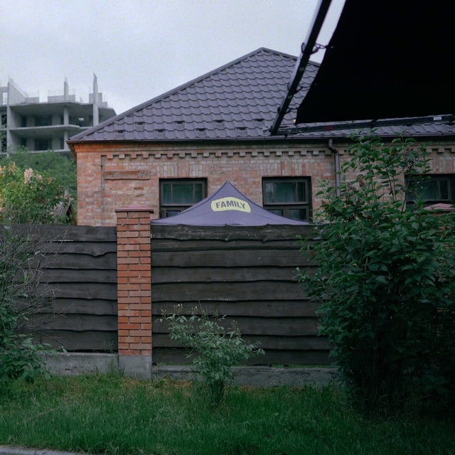 Video Reference: Plant, Building, Window, Sky, Land lot, Wood, Grass, House, Residential area, Brickwork