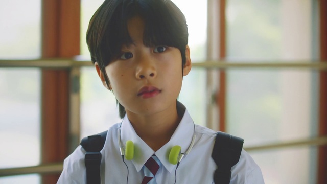 Video Reference: Dress shirt, Sleeve, Gesture, Collar, School uniform, Happy, Blazer, Formal wear, Bangs, Uniform