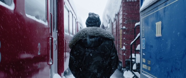 Video Reference: Snow, Automotive tire, Mode of transport, Motor vehicle, Freezing, Window, Vehicle, Automotive exterior, Sculpture, Building