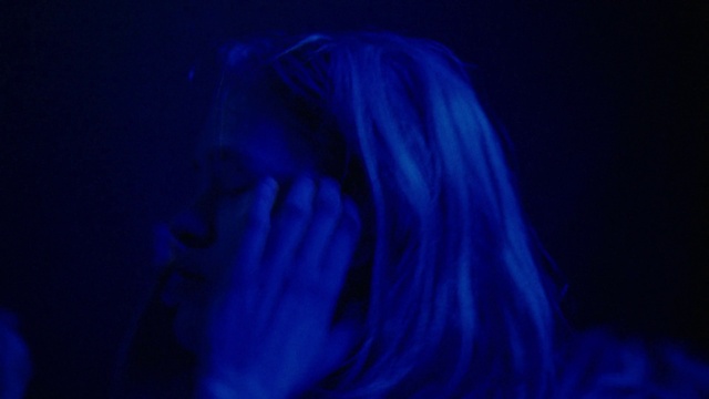 Video Reference: Hand, Eyelash, Purple, Gesture, Flash photography, Violet, Entertainment, Electric blue, Event, Magenta