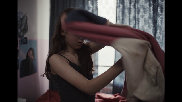 Video Reference: Joint, Hand, Muscle, Flash photography, Gesture, Happy, Elbow, Darkness, Comfort, Magenta