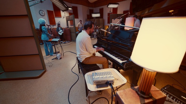 Video Reference: Musical instrument, Musician, Keyboard, Piano, Musical keyboard, Musical instrument accessory, Music, Organist, Entertainment, Electronic musical instrument