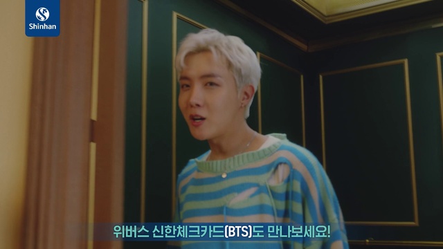 Video Reference: Jaw, Sleeve, Eyelash, Electric blue, T-shirt, Fashion design, Happy, Sportswear, Font, Wig