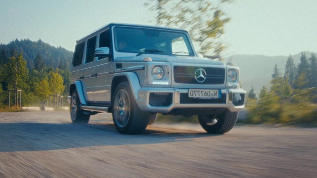 Video Reference: Tire, Wheel, Automotive parking light, Automotive side marker light, Land vehicle, Vehicle, Car, Vehicle registration plate, Sky, Grille