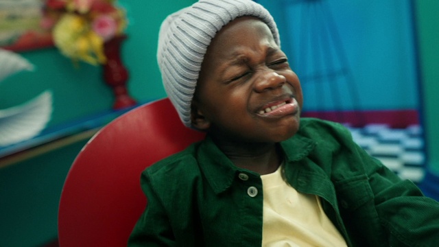 Video Reference: Smile, Happy, Fun, Wrinkle, Child, Event, Room, Turban, Tradition, Audio equipment
