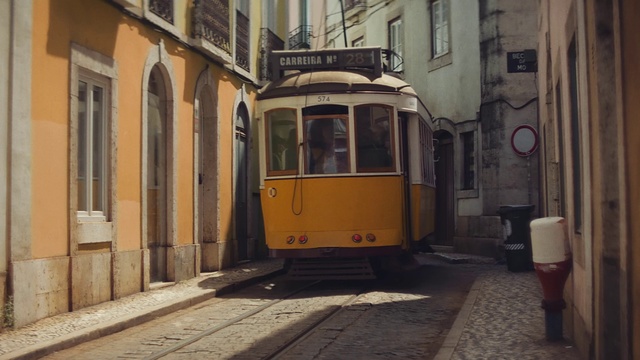 Video Reference: Train, Building, Window, Rolling stock, Vehicle, Electricity, Rolling, Track, Cable car, Public transport