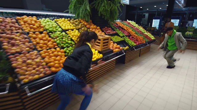 Video Reference: Food, Selling, Plant, Natural foods, Green, Fruit, Whole food, Tire, Greengrocer, Valencia orange