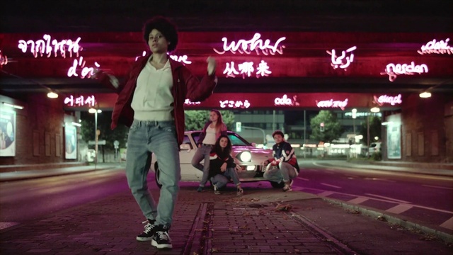 Video Reference: Purple, Automotive lighting, Pink, Wheel, Magenta, Fun, Neon, Entertainment, Beauty, Leisure