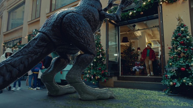 Video Reference: Christmas tree, Green, Plant, Window, Tree, Sculpture, Art, Statue, Event, City