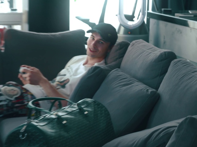 Video Reference: Glasses, Vision care, Comfort, Sunglasses, Window, Eyewear, Goggles, Thigh, Lap, Human leg