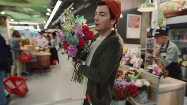 Video Reference: Flower, Plant, Temple, Flower Arranging, Petal, Floristry, Event, Artificial flower, Hat, Retail